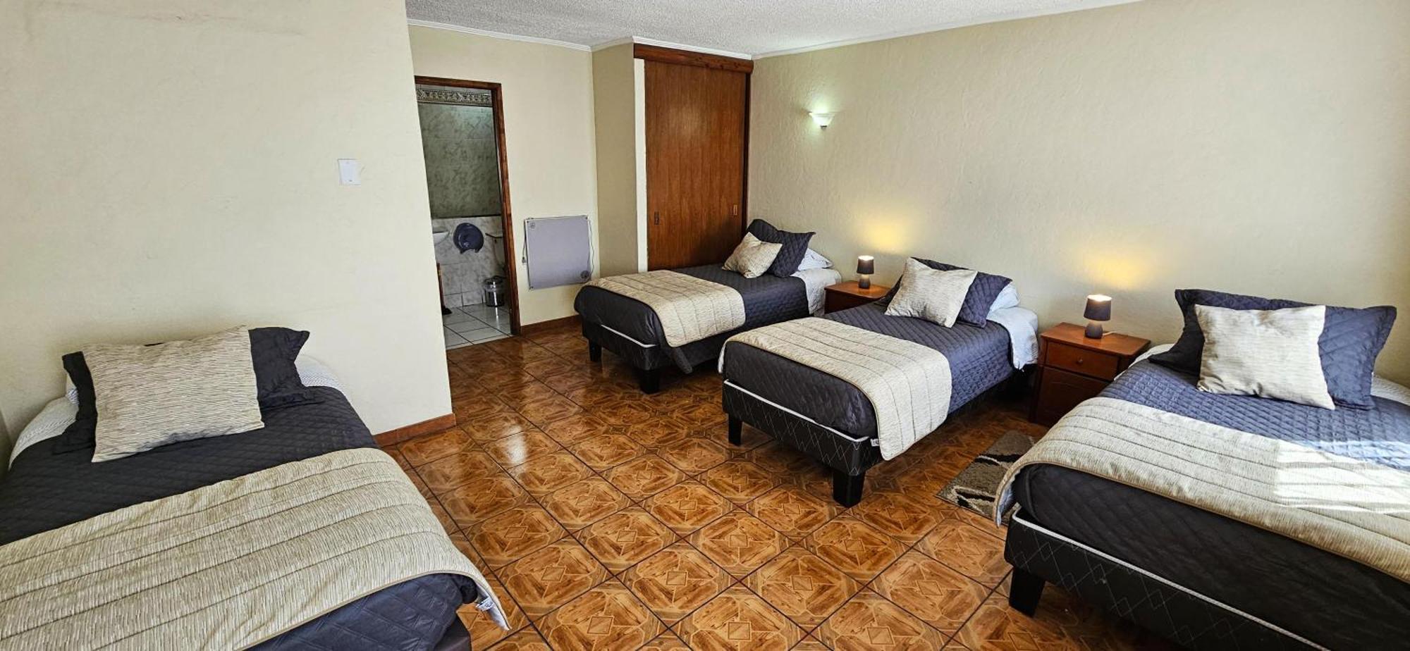 לה סרנה Hostal De Colon מראה חיצוני תמונה
