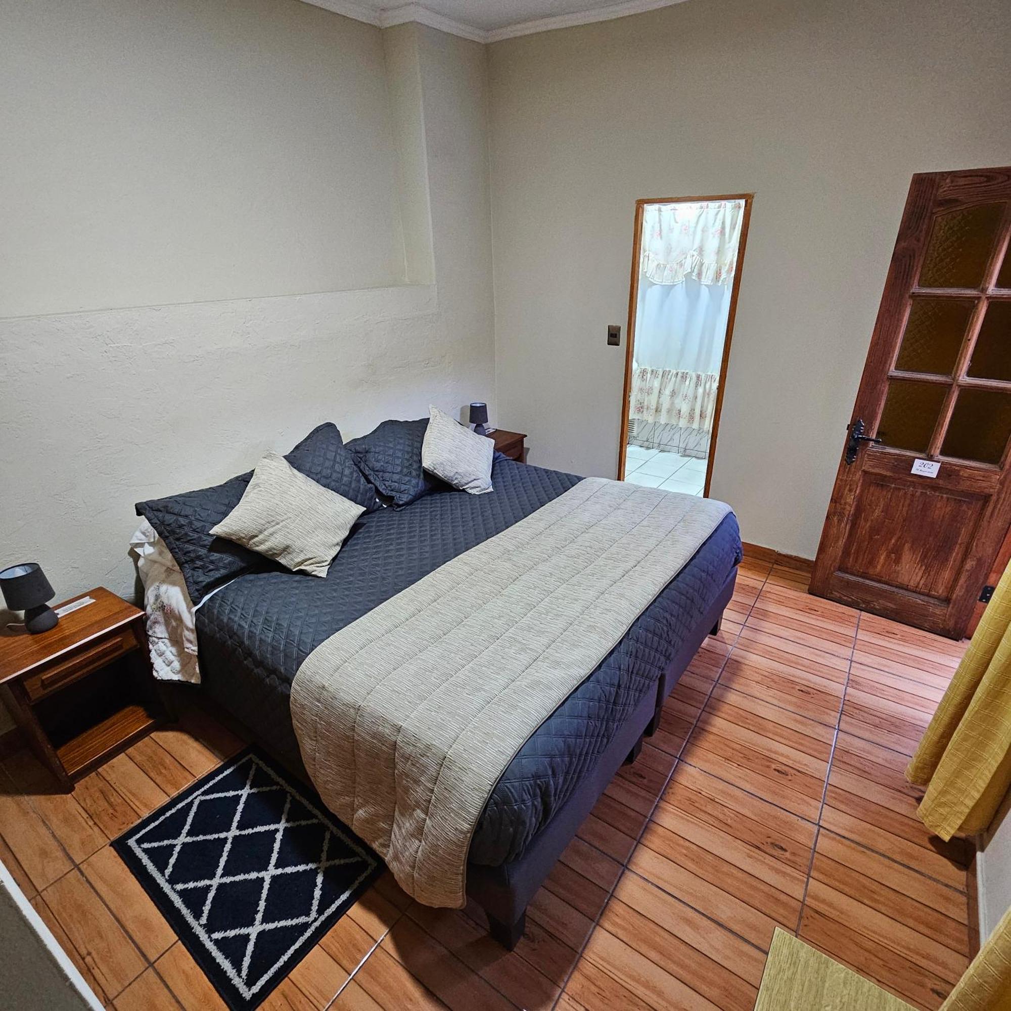 לה סרנה Hostal De Colon מראה חיצוני תמונה