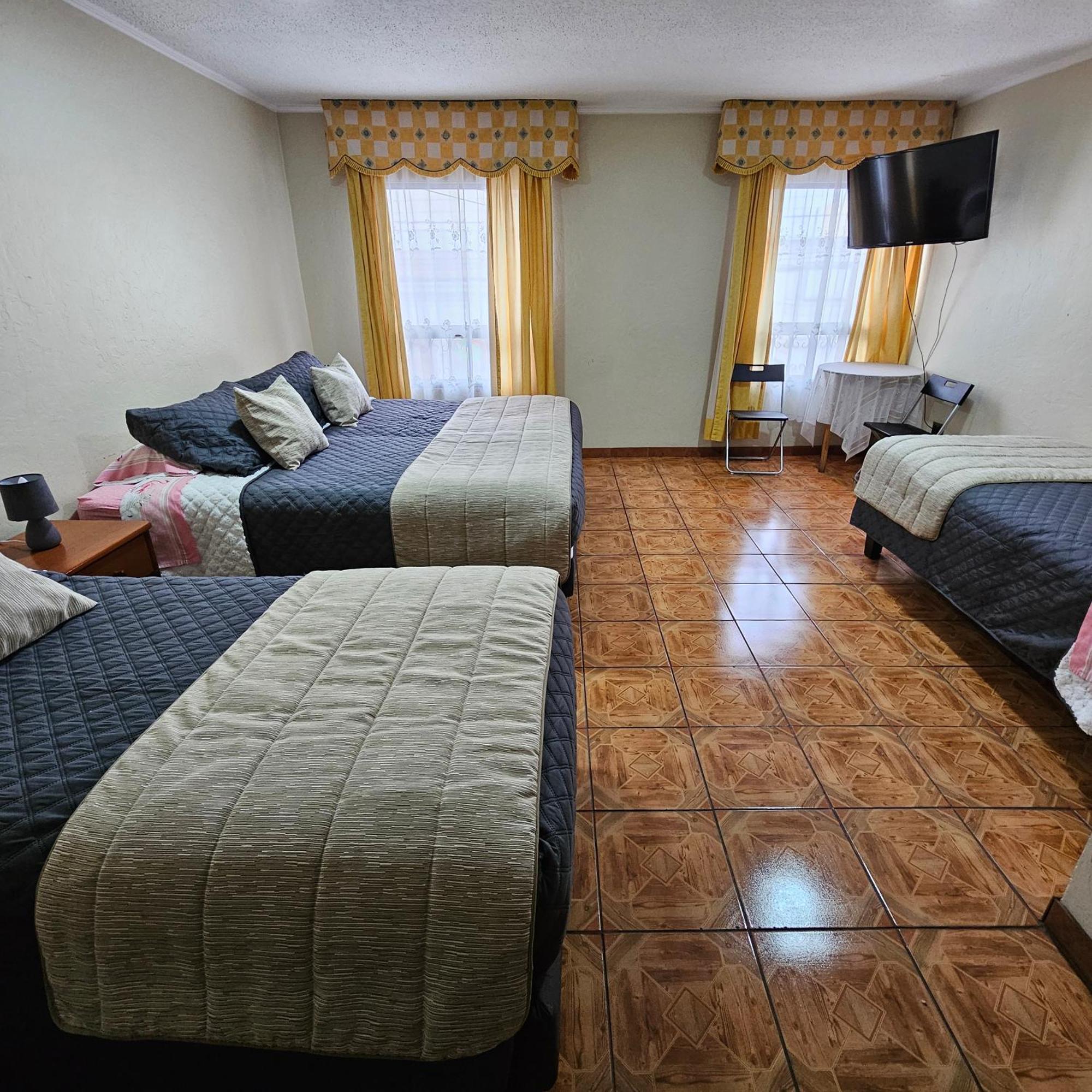 לה סרנה Hostal De Colon מראה חיצוני תמונה