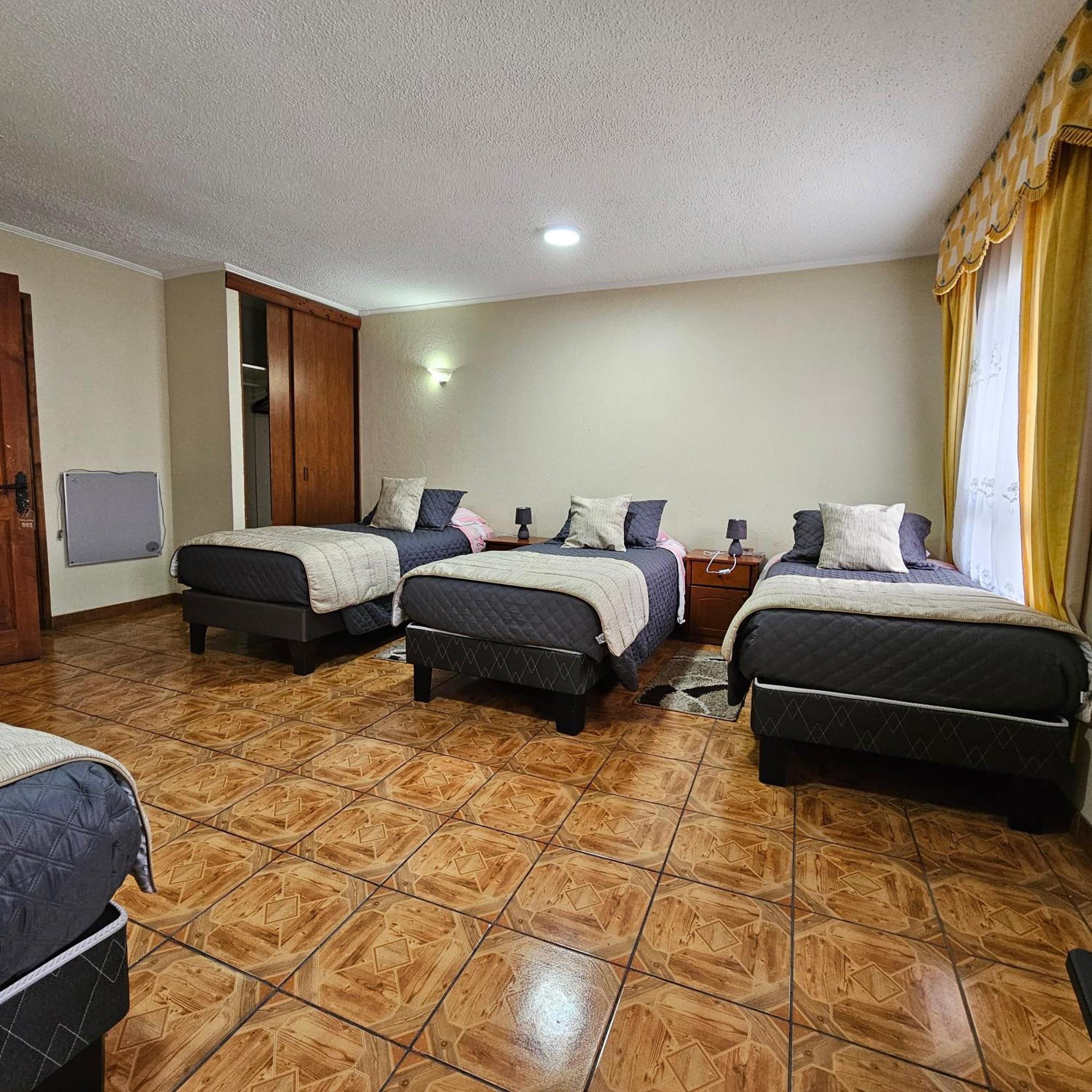 לה סרנה Hostal De Colon מראה חיצוני תמונה