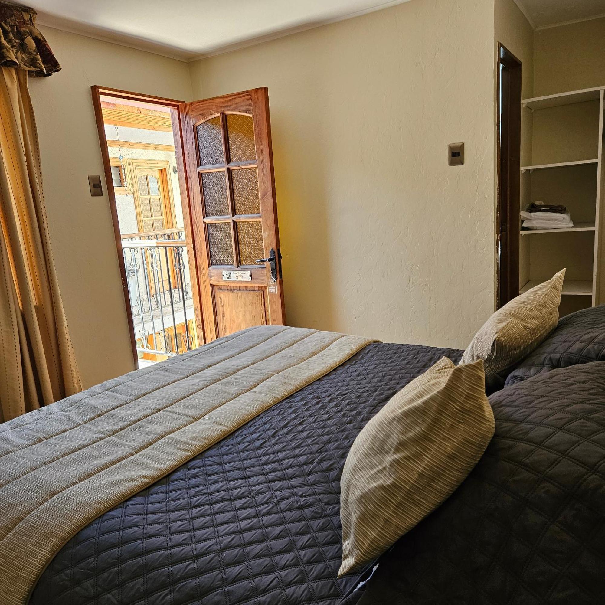 לה סרנה Hostal De Colon מראה חיצוני תמונה